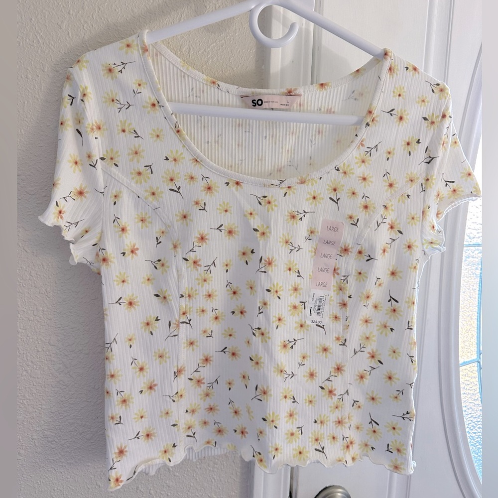 NWT 🌻 SO Sunflower Vintage Cropped Tee with Ribbing ans Ruffle Edge.